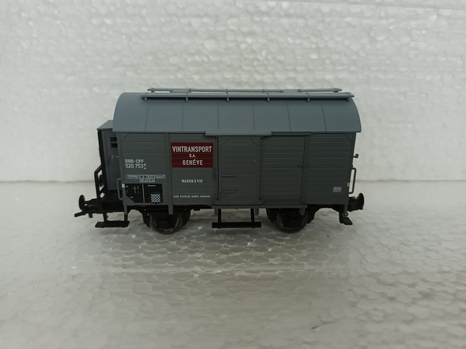 Wagon transport de vin CFF avec aménagement intérieur